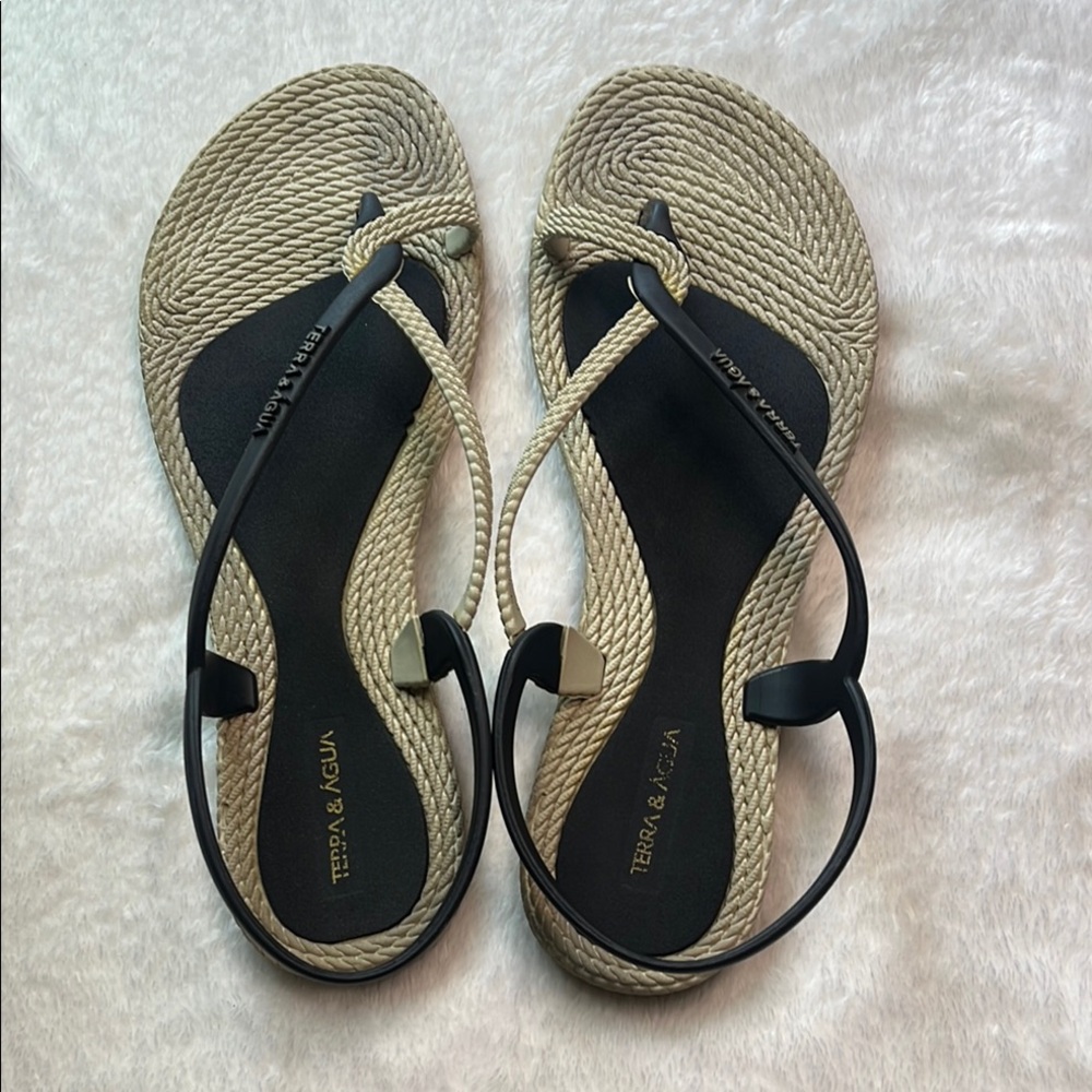 Terra & Agua Black and Tan Women's Sandals